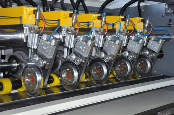 精度 150m/min 電動 スリッター スコラー 波紋紙 生産ライン メイド