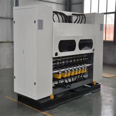 パッケージライン Nc Thin Blade Slitter Scorer Machine 380V/50HZ電圧で生産する