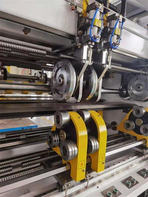 パッケージライン Nc Thin Blade Slitter Scorer Machine 380V/50HZ電圧で生産する