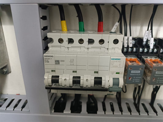電気駆動の紙箱切断機 波紋紙の生産ライン