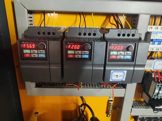 380V 電圧波動紙板ラミネート機 定番生産ニーズのために