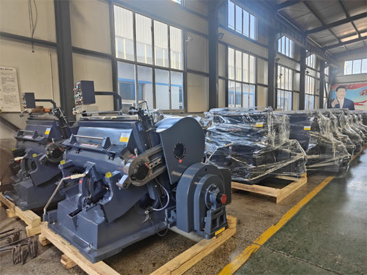 カートンボックス生産のための自動波紋板の切断と割れ機