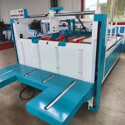 小サイズ 5500 KG 圧 380v 折りたたみと粘着のための2つのパーツのフォルダーグルーヤーマシン