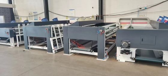 4500 KG 容量 均等な速度 切断精度を持つ波紋板スタッカーマシン