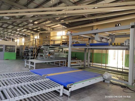 4500KGの生産能力を持つ自動3~5層のゴラゴラ紙箱生産ライン