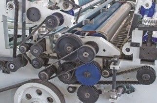 オートマティック フルート リトーラミネート 機械で 波紋板から紙板のラミネート