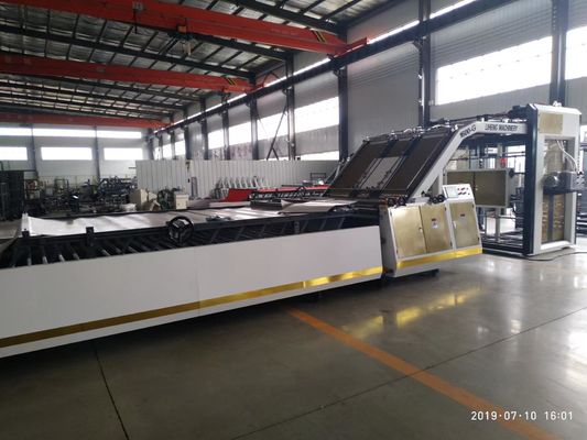 波紋紙紙の紙箱のための220V電圧高速フルートラミネートマシン