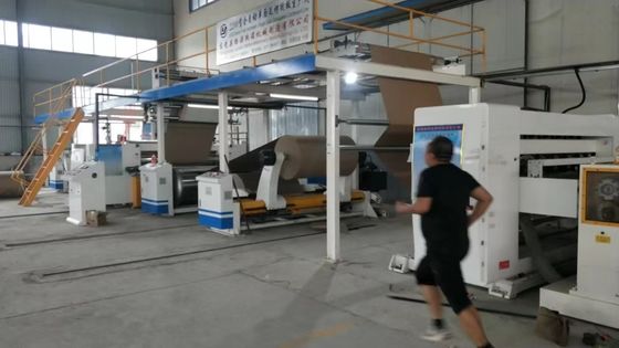 4500 KG 周波数制御と水平出力を持つ波紋板生産ライン